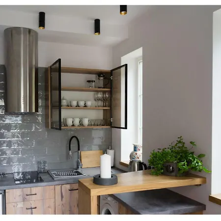 Garden Apartment *